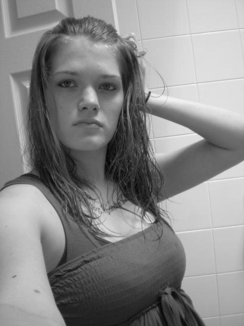 narcoticsbabyxo's profile picture. im starting to fall head over heals for someone =]