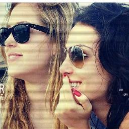 'Eu viajei no seu olhar,. no seu sorriso,. nos teus segredos.,'
eu descobri oq,. é amar. @melfronckowiak & @sophiaabrahao