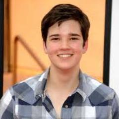 I love Nathan Kress. He is my favorite actor. I love him.