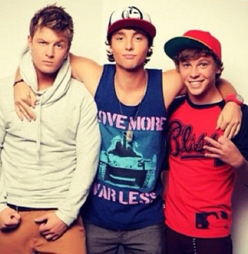 Sua mais nova fonte sobre o Emblem 3 no brasil. Fique por dentro de tudo sobre o grupo participante do X Factor.
