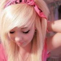 Ehm.. *pensa* che dire. Sono una ragazza solare e spiritosa e amo i ONE DIRECTION...beh seguitemi c: #muchlove