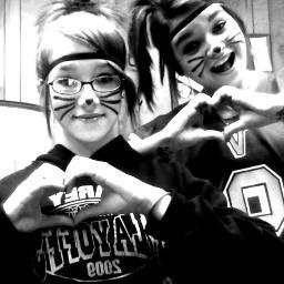 Kenzie_Stewart_'s profile picture. I like being weird, bro just accept it...you do too;) i also enjoy the company of food.