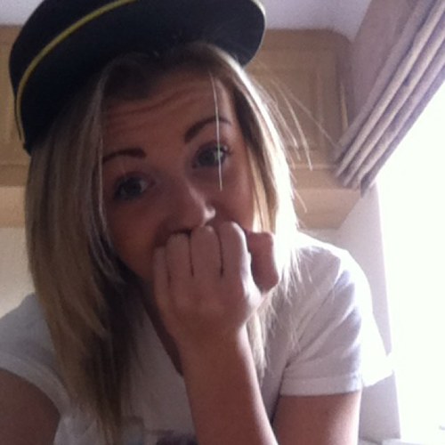 You should all follow Lauren because she's so beautiful & i love her lots! - @katietoremember