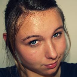 je suis une fille normale ! ^^
qui aime tout dans la vie surtout être joyeuse, j'ai tout le temps le sourire au lèvre :)3