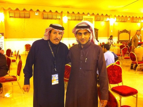 برقٍ يجنب عنك لو كان به نور..       لا تستخيله لو ربيعه شفاقه