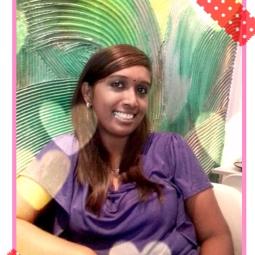 Hi there, I'm a very bubbly & cheerful gal.. I love my family and people around me..
