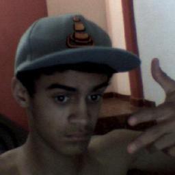 Fernandinho , tenho 16 anos , sou do signo escorpião 
 segue ae *-* ...