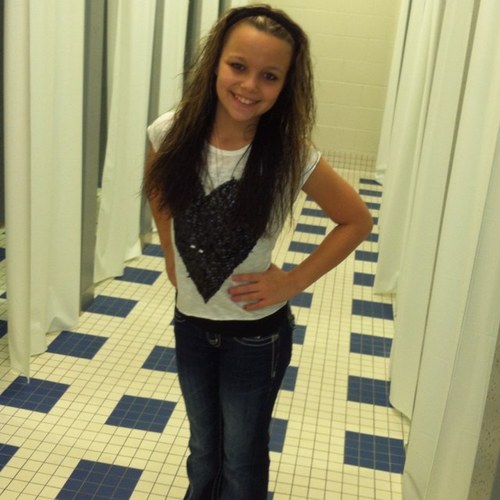 im 13 years old 3
i love all music (: 
And my bestfriend is Ciarra Rico