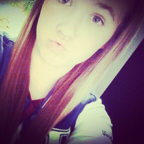 Emileigh Nicole , Gangsta Ass WhiteGIRL , I Live A #FlyLifee . 13 , Single , BlueEyes , VolleyBall is The Sport ! #15 ! Sierra is the BestFriend . follow Me (: