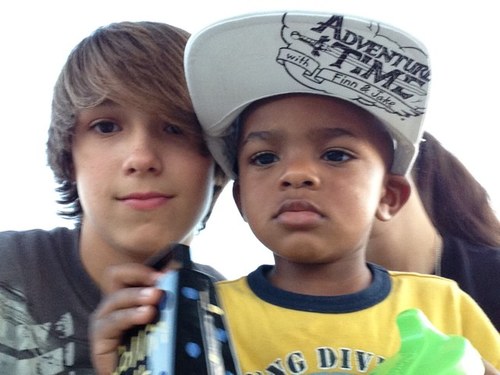 ee1008's profile picture. 