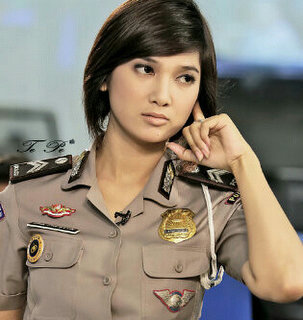 Polwan cantik itu serius tp santai, sopan, suka bercanda asal gak over