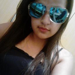 16 anos, pisciana, morena, baixinha, sincera, amiga, folgada, ama os amigos, família, &' acima de tudo Deus *--*