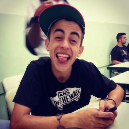 não sou aquela pessoa perfeita ,mais também vivo minha vida sem fala mal dos outros  (: