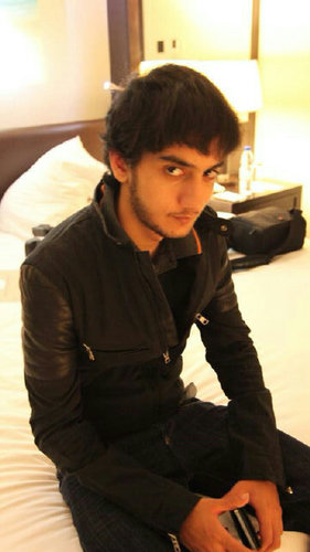 Add on bb who ever has pin:21E97FDA or msn N_k_y_b@hotmail.com if u follow me I will follow bck