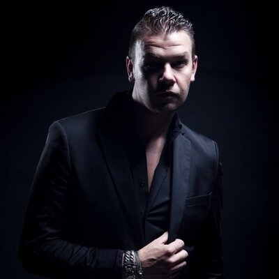 Bjorn Van Den Berg On Twitter Getting Ready With Montblanc66 Besthotelbar2013 Hiltonrooftop Zin In