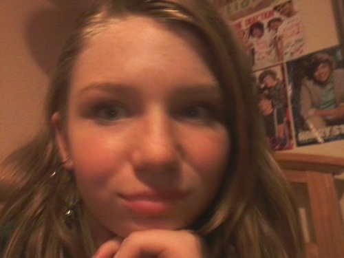 hey im meghan. u follow me ill follow u back:)