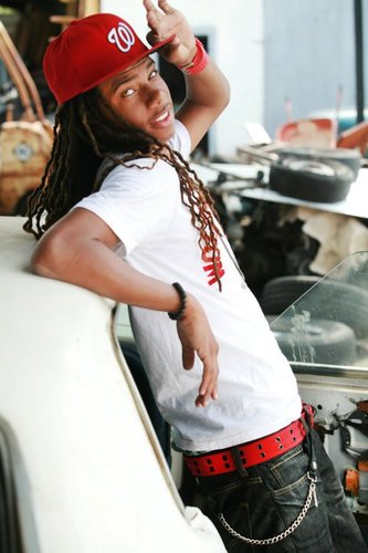 Im a ladies man. Love to stay im long relationships.