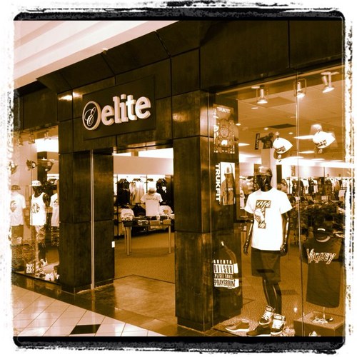 The Hottest streetwear store in Orlando Florida. Carrying the latest in streetwear fashions from BBC/Icecream, 10Deep, Crooks, Pink Dolphin, Play and much more.