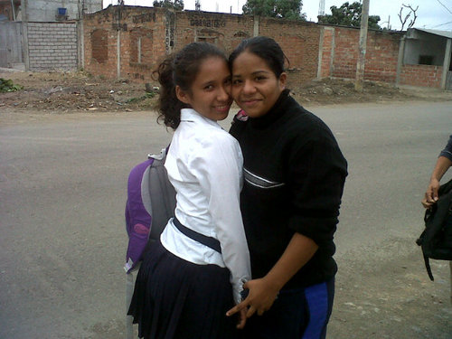practiko wusho vivo en machala soy divertida y me gusta tener muchoss amigoss