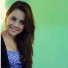 Apaixonada,  carinhosa, feia , burra, idiota, é essa sou eu , e flw ♥