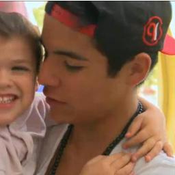bueno este twitter va dedicado al mejor de todos mi @leomendezjr que lo amo con todo mi corazon soy una leolovers 
                         sigan porfa !