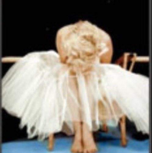 I give help or advice to dancers and a shoulder to cry on just DM me ask for a follow! #dst = dancers stick together :)