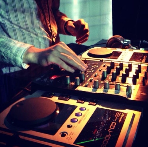 nottoolate_DJ's profile picture. 【2015.10.24. final act】音楽イベントチーム。N.T.LというDJイベントを不定期で開催。ロックを中心に、エレクトロ、ポップ、パンク、アイドル等、ジャンルも洋邦も超え、音楽を好きな人たちと一緒に楽しみたいという純粋な思いで立ち上げました。日本一敷居の低いDJイベントです