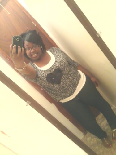 There's nothing really bout me but I fucx with @ JESUSS_ LOVES_ME tough follow her♡