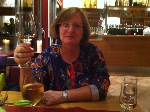 Linda Dylla is a science communications consultant working with expertise in physics and general science communications.
