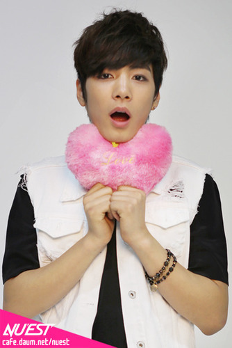 안녕하세용 뉴이스트 JRbot입니다^^みなさん、たくさんお話しましょー^^