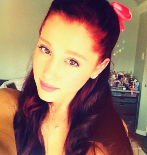 Just a normal teenager trying to get @ArianaGrande to follow me. I've been wanting this since forever.