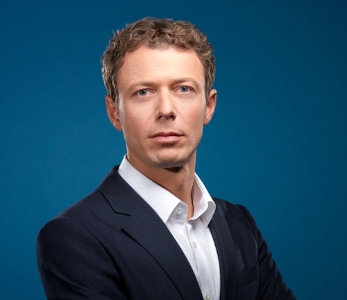 Novinar informativne oddaje #PlanetDanes na @PlanetTV.