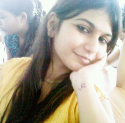 Inpendent & Outspoken.Happy-go-lucky Friend. Dance Freak & Novel-Junkee. Dad's Angel & Mom's Princess, who lives Life on her own terms. ^_^
