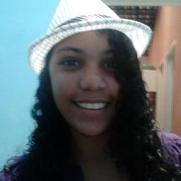 Levo a vida sempre com sorriso no rosto.
Nada pode me derrubar. Meu Deus é maior!!!