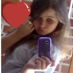 oii eu to aqui invadindo... meu amoor, te amo sabia... minha meelhor pra sempreee... sempre que presisa só grita Te amo para:@lariiiih_