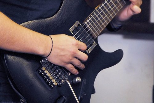 felipyaf's profile picture. Guitarrista da Osso e Dente, produtor, engenheiro de áudio e sócio-proprietário do Estúdio Trítono.