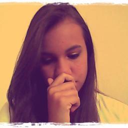 Dramática, irritante, carente, louca, irônica,apaixonada , desligada, chata , feliz ate de mais e muito ciumenta. Prazer, eu ... segue que eu sigo =D