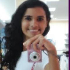 Menina sonhadora que acredita que sonhos são apenas uma realidade distante e que se realizam de acordo com nossa força de vontade !