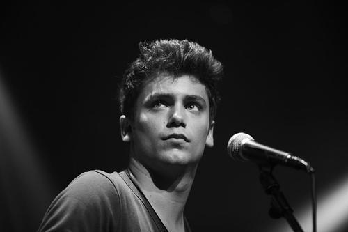 Si toi aussi tu es Fan de @Bastian_Baker, follow moi, je follow back ! #LuckyFan ♥