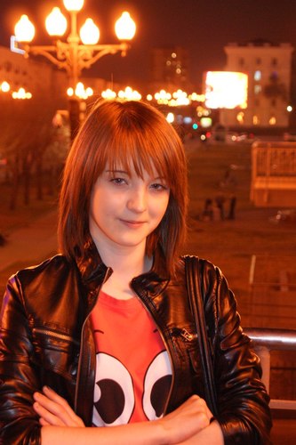 Рисую, играю на гитаре, не могу жить без новых событий и знакомств, пишу стихи, люблю жить.