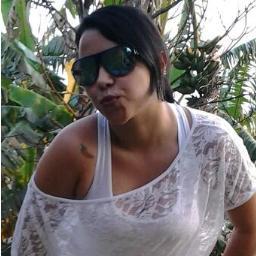 Sou como vc me vê,posso ser leve como uma brisa ou forte como uma ventania,depende de quando e como vc me vê passar.... *-*