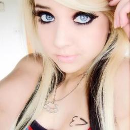 sou assim, linda ciumenta, chata, abusada ee Ciumeeeeeeeenta :)