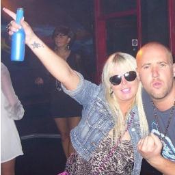 vicky rodriguez-loves my sons-family-mates-travelling-beaches-MUFC-stone roses-oasis-kasabian-lovin life!!