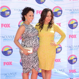 Hello everyone! They are fans of: \ @TiaMowry and @TameraMowryTwo / And this is my contact dedicated to them.