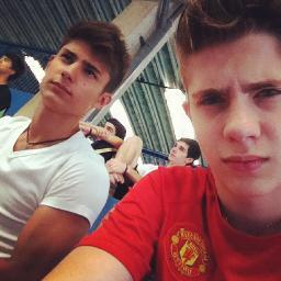 Sonhamos com o dia que nos conheçamos @piconn @jaymechaubet We'ren't fans, we are only two girls with dreams.  Español e Inglés.