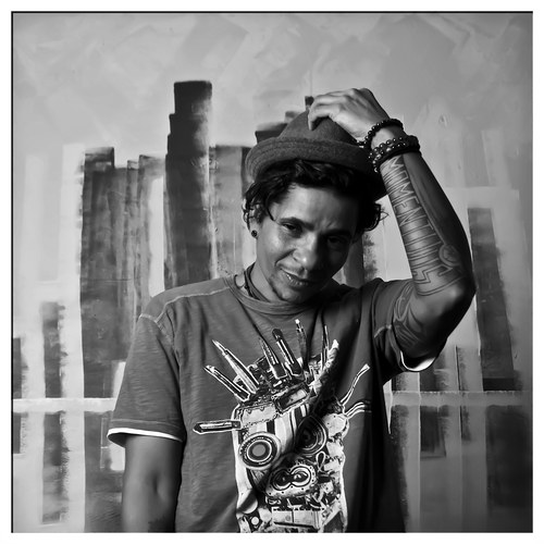 MOMENTULIST's profile picture. 