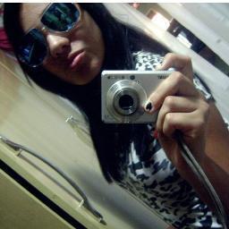 α gαrotiinhα imperfeitα, αqeelα qeê chorα de dor, αqeelα qeê ja sofreu poor αmor αqeelα qe sαbe se αrrepender ♥ αqelα qeê griitα, αqelα qeê sente sαudαdes.