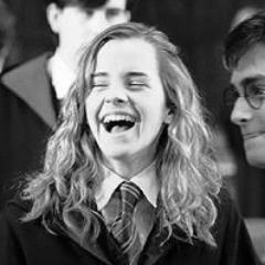 ''Ignore, não ligue, não responda, se te criticam é porque você é alguém'' (Emma Watson)
