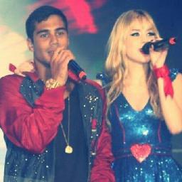 @sophiaabrahao e @MicaelBorges_ Eu só queria dizer, que hoje eu passei o dia pensando em vocês. Assim como todos os outros também ♥
Desde: 05/11/12