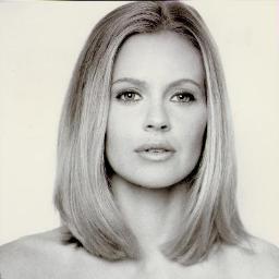 Gryffindor 1990-1997. Fui cazadora del equipo de Quidditch. Clienta habitual de Sortilegios Weasley